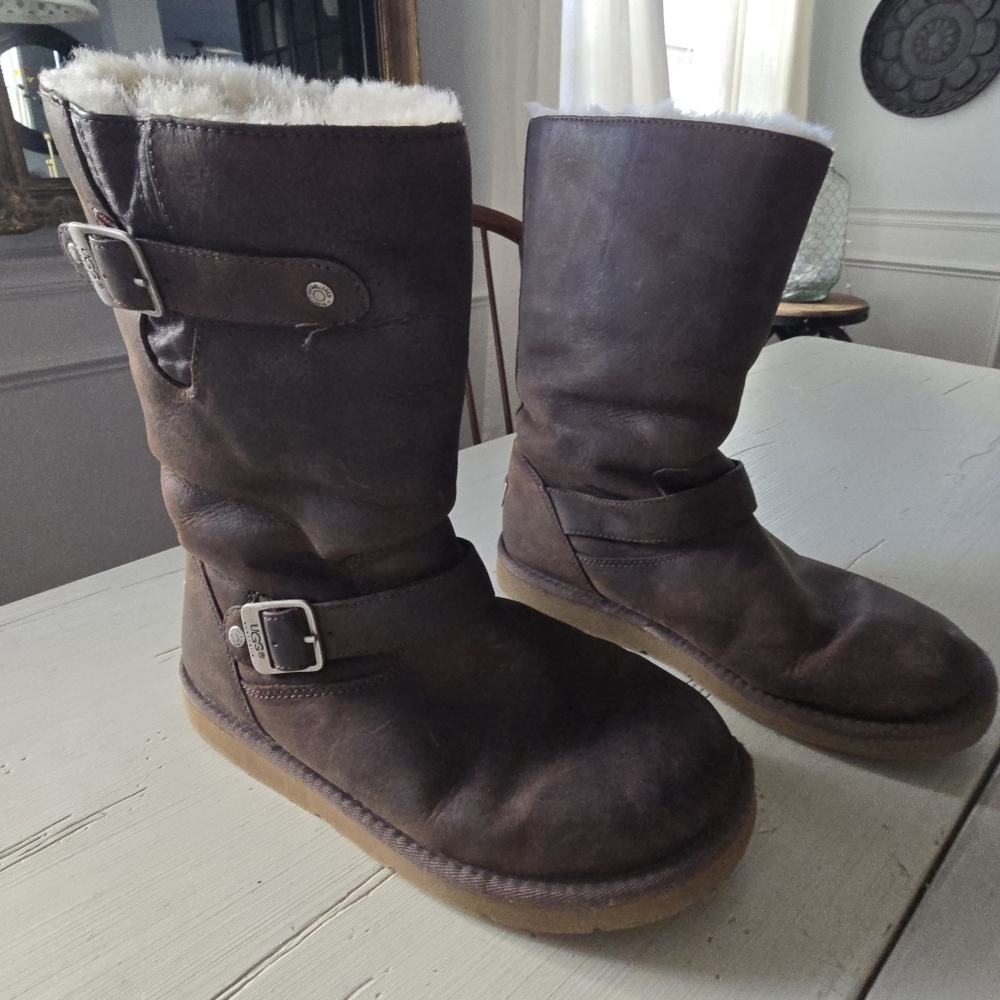 UGG Australia Boots 5678 Brown Leather Shearling Lined Strapped Women Size 8